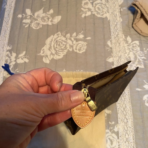 šÆ Authentic Louis Vuitton Toiletry 15 - Picture 8 of 10